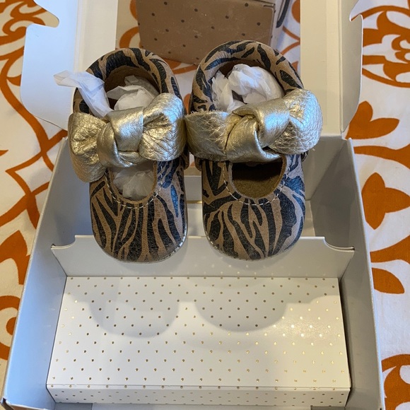 Freshly Picked newborn moccasins size 0 - Picture 2 of 6